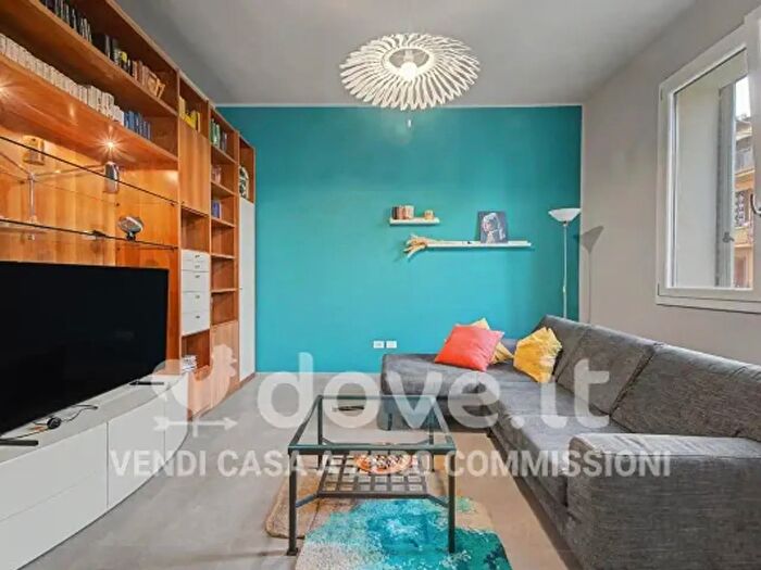 Casa con 6 locali in vendita in Via Monte San Michele, Prato