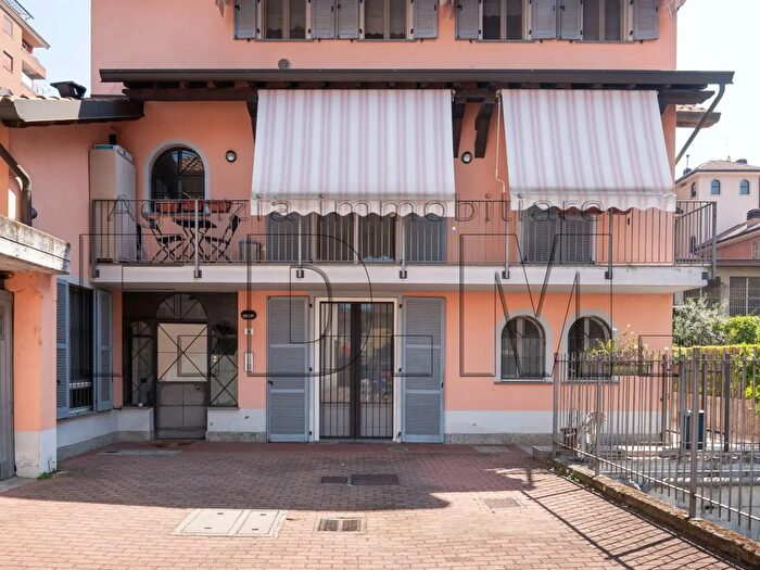 Appartamento trilocale in vendita in Via Montegrappa, Melegnano