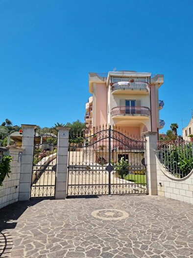 Appartamento con 7 locali in vendita in Via Berlinguer, Scordia