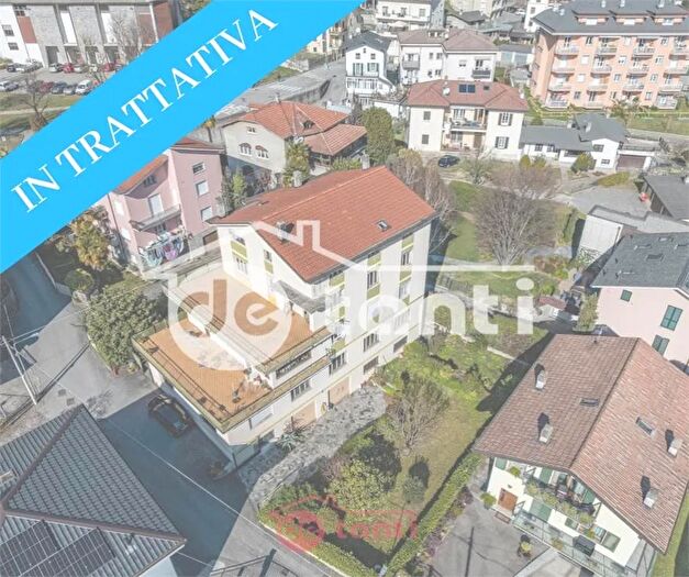 Casa con 10 locali in vendita in Vicolo al Campo Sportivo Chiavenna So, Chiavenna