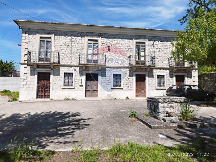 Casa con 8 locali in vendita in Case Addona, Pontelandolfo