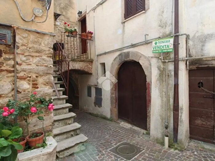 Appartamento trilocale in vendita in Via degli Archi, Scandriglia
