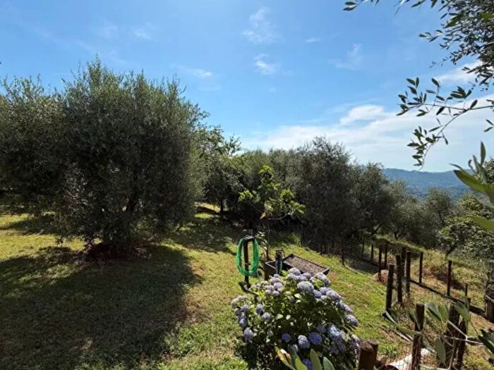 Casa con 6 locali in vendita in Via di Fibbialla, Pescia