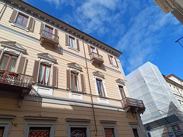 Appartamento trilocale in affitto in Via Maria Vittoria, Via Roma, Torino