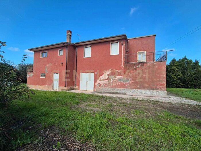 Casa con 8 locali in vendita in Via Luciano Raveggi, Orbetello