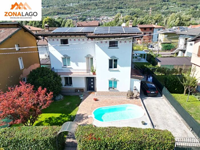 Casa con 6 locali in vendita in Via Francesco Nulli, Costa Volpino