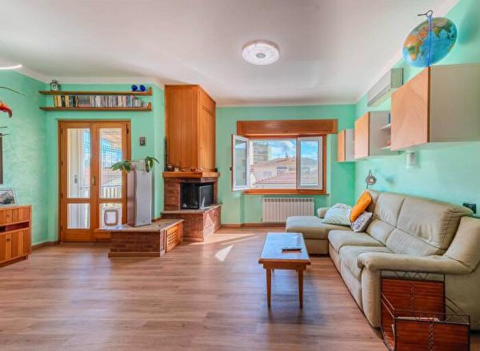 Appartamento con 6 locali in vendita in Follonica