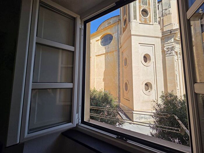 Appartamento trilocale in affitto in Via Arciprete Enrico, Laigueglia