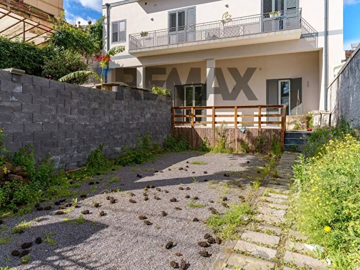 Casa quadrilocale in vendita in Via Giuseppe Garibaldi, Viagrande