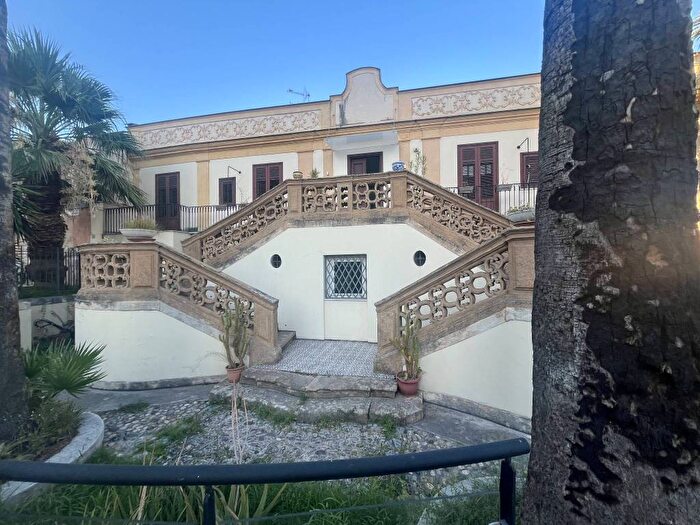 Appartamento quadrilocale in affitto in Via Comandante Simone Gulì, Acquasanta, Palermo