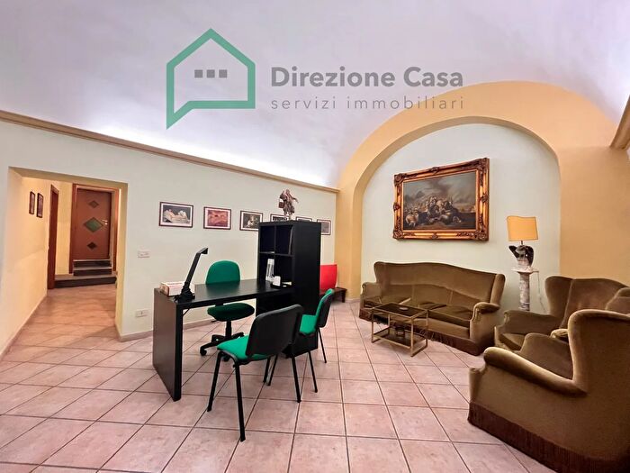 Appartamento trilocale in affitto in Via Foria, Napoli