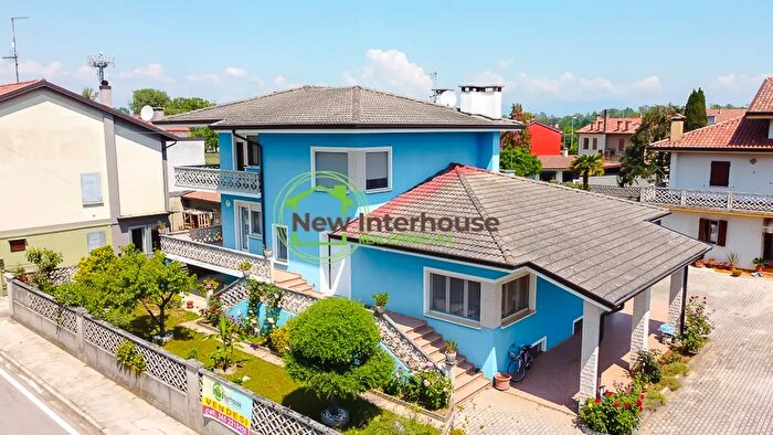 Casa con 12 locali in vendita in Via Candotti Sedegliano, Sedegliano