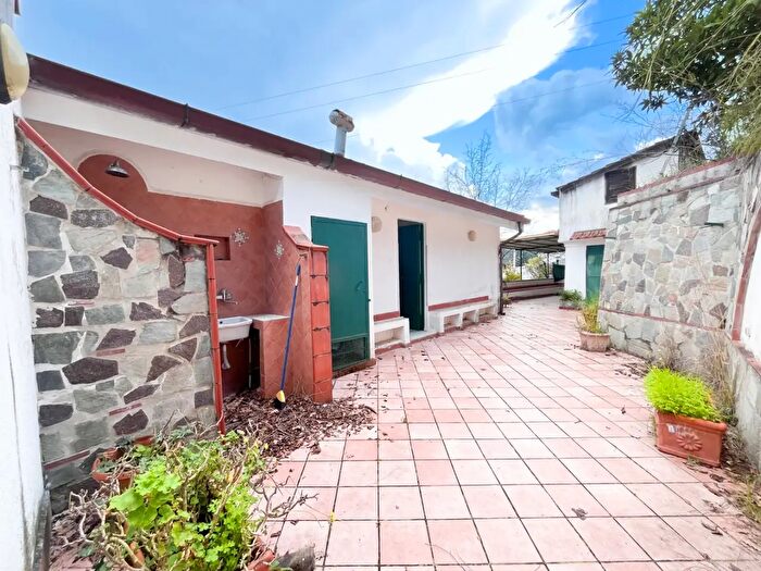 Appartamento trilocale in vendita in Contrada Cammaresano, Vibonati