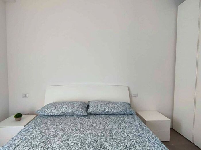 Appartamento bilocale in affitto in Via Zurigo, Inganni, Milano