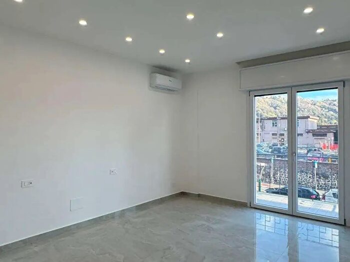 Appartamento trilocale in affitto in Napoli