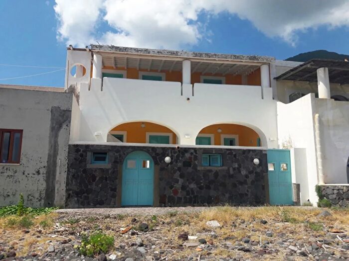 Casa con 5 locali in vendita in Via Umberto I, Santa Marina Salina