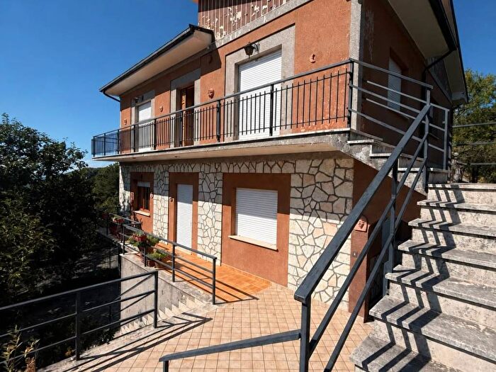 Casa con 6 locali in vendita in Via della Resistenza, Cantalice