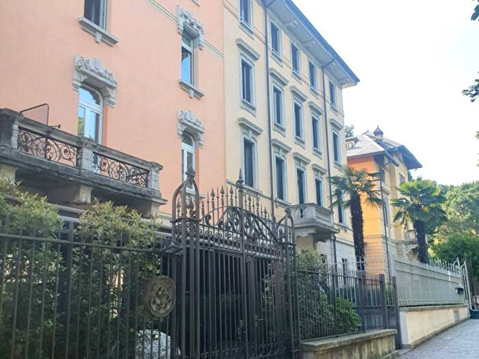 Appartamento trilocale in affitto in Viale Vittorio Emanuele II, Centro, Bergamo