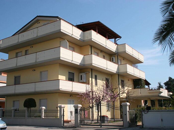 Appartamento trilocale in affitto in Via Lucania, Centro, Alba Adriatica