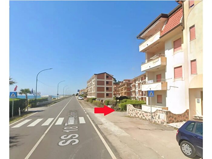 Appartamento trilocale in vendita in Strada Statale Tirrena Inferiore Snc, Falerna