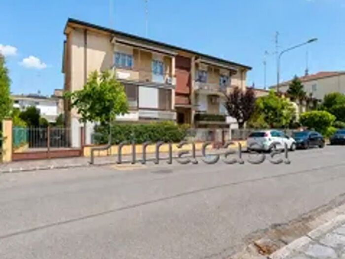 Appartamento con 5 locali in vendita in Via Papa Giovanni XXIII, Carpi