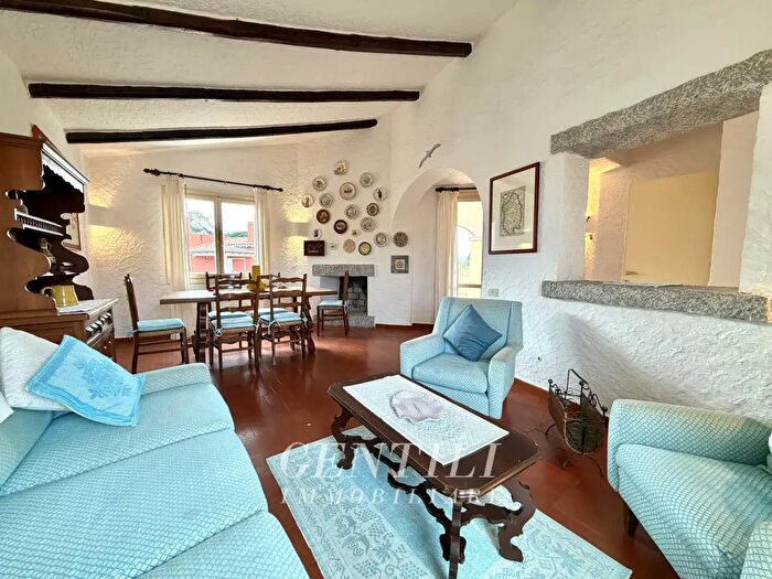 Casa quadrilocale in vendita in Via del Tiglio, Arzachena