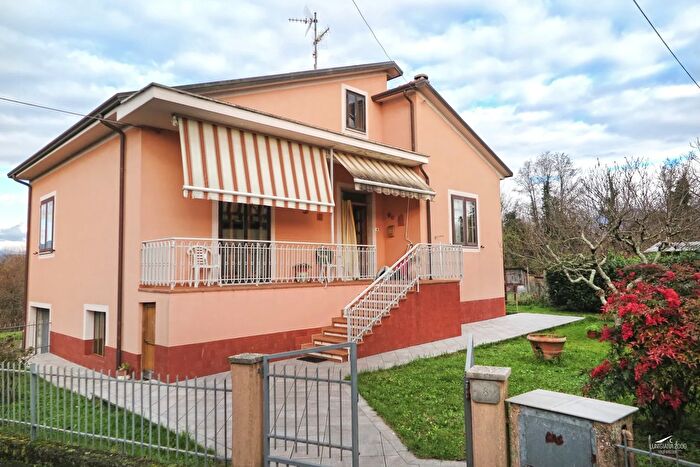 Casa quadrilocale in vendita in Aulla