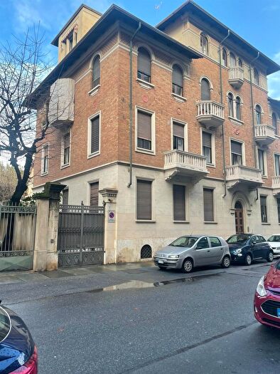 Appartamento con 5 locali in affitto in Via Goffredo Casalis, Torino