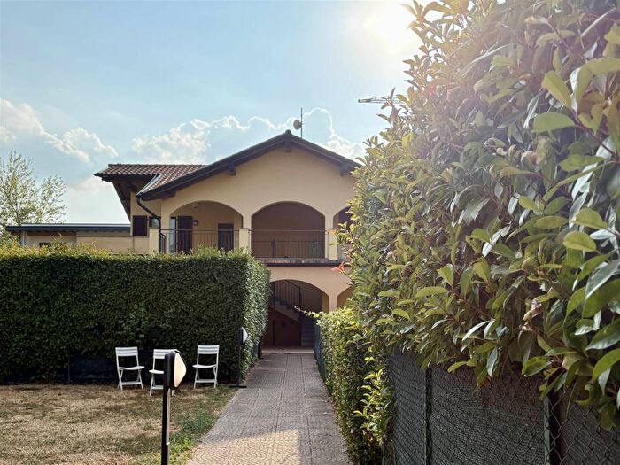 Appartamento trilocale in affitto in Viale Roma, Centro, Daverio