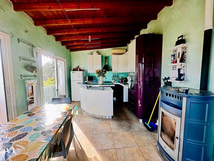 Casa con 5 locali in vendita in Podenzana