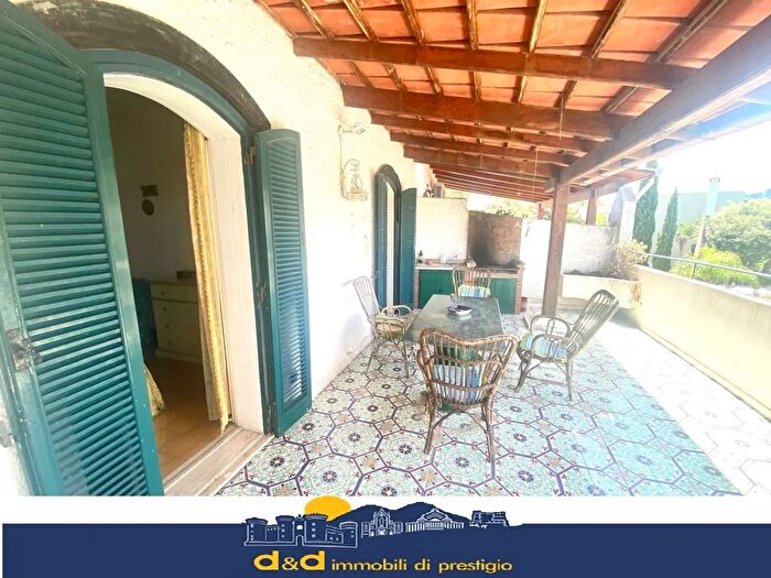 Appartamento con 5 locali in vendita in Via G Casciaro Ischia, Ischia