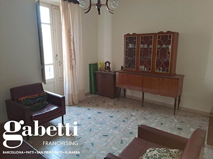 Casa trilocale in vendita in Via Roma, San Piero Patti