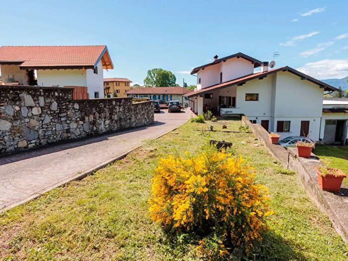 Casa con 8 locali in vendita in Via Prato dell'Oca, Verbania