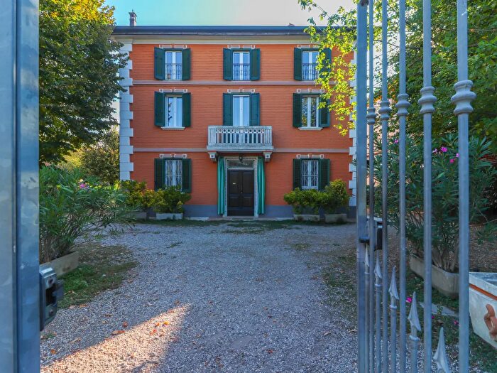 Casa con 12 locali in vendita in Via Budrie, San Giovanni In Persiceto