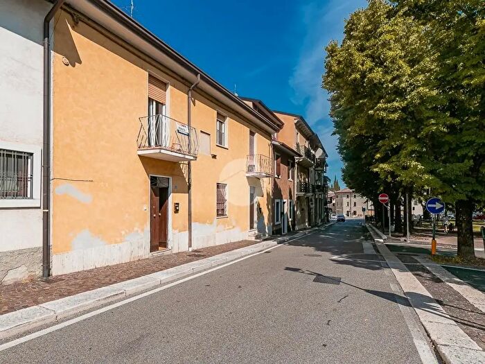 Appartamento quadrilocale in vendita in Via Ospedaletto, Sommacampagna
