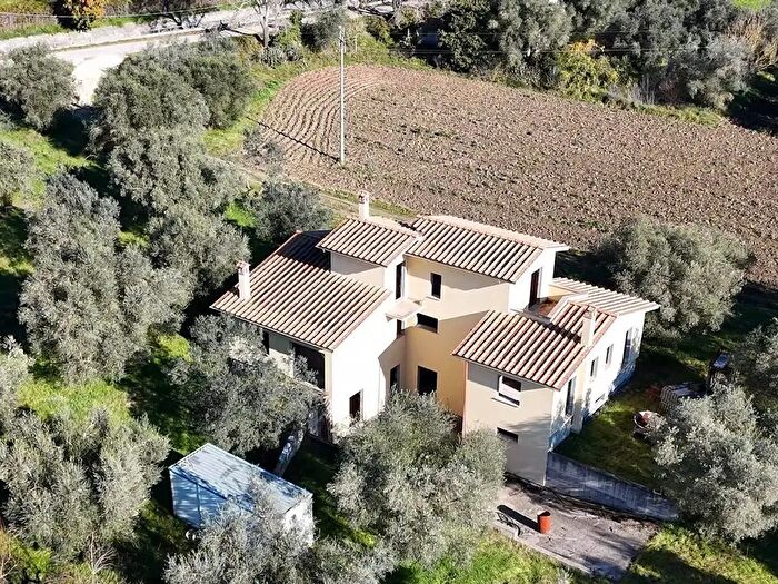 Casa con 7 locali in vendita in Pantani, Montopoli Di Sabina