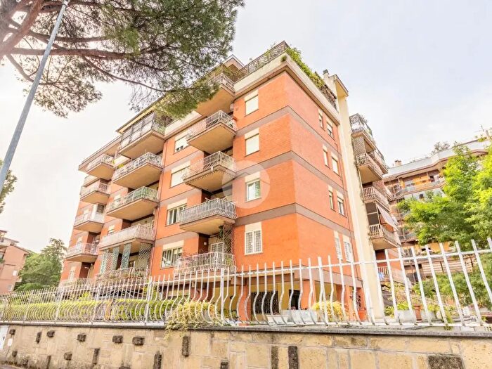 Appartamento trilocale in vendita in Via Monte Gran Paradiso, Guidonia Montecelio