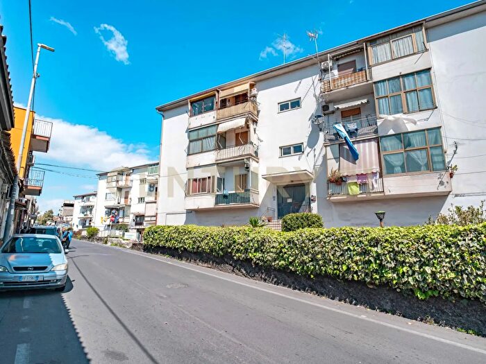 Appartamento trilocale in vendita in Via Palermo, Catania