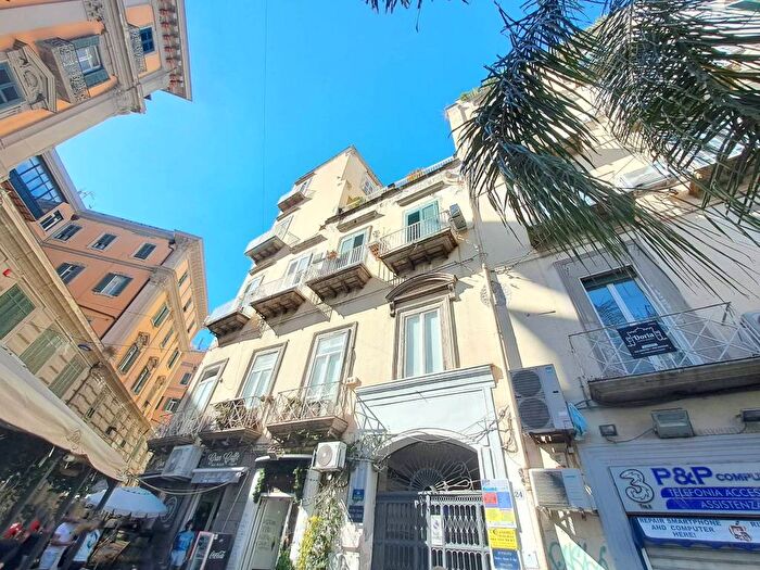 Appartamento bilocale in affitto in Calata San Marco, Porto Municipio, Napoli