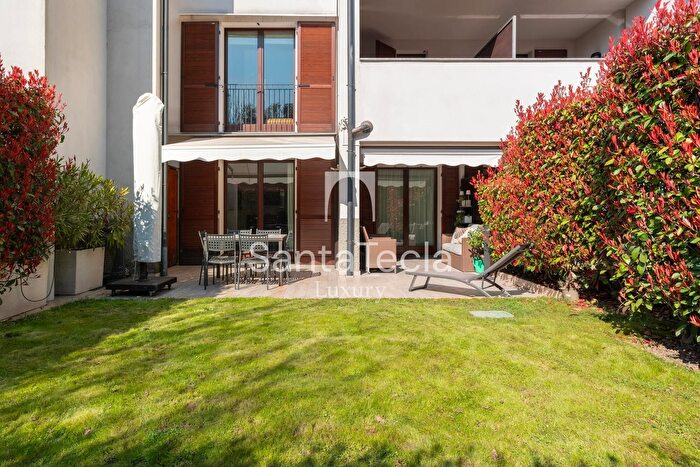 Appartamento con 5 locali in vendita in Via Alessandro Manzoni F, Vimercate