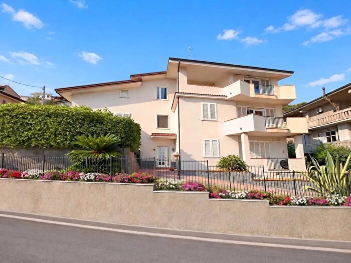 Appartamento con 5 locali in vendita in Contrada Rocola, Joppolo