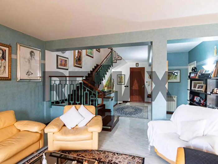 Casa con 14 locali in vendita in Via Lecco, Aci Catena