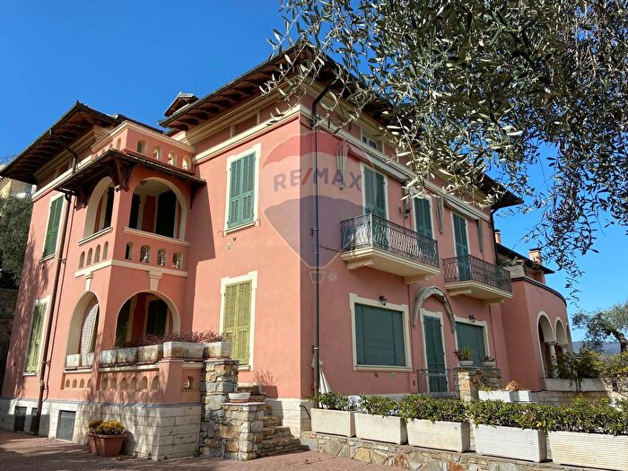 Casa trilocale in vendita in Via Aurelia Ovest, Diano Marina