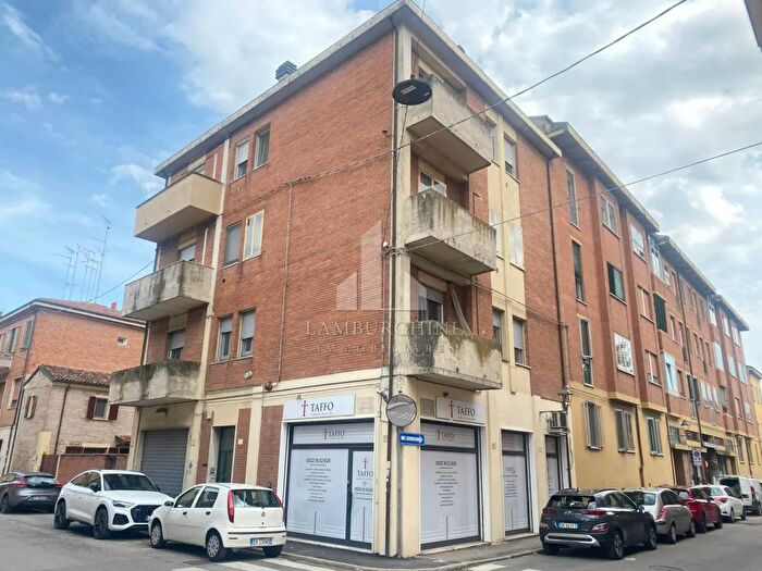 Appartamento trilocale in vendita in Via Arianuova, Ferrara