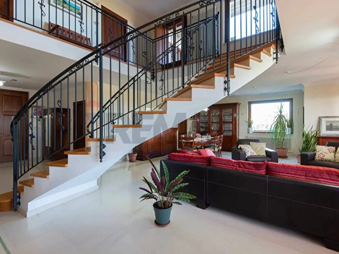 Casa con 14 locali in vendita in Via del Lavatoio E, Citta SantAngelo