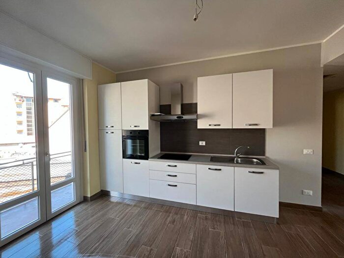 Appartamento trilocale in affitto in Via Adige, Porta Romana Medaglie dOro, Milano