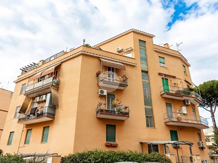 Appartamento trilocale in vendita in Via Sisto IV, Roma