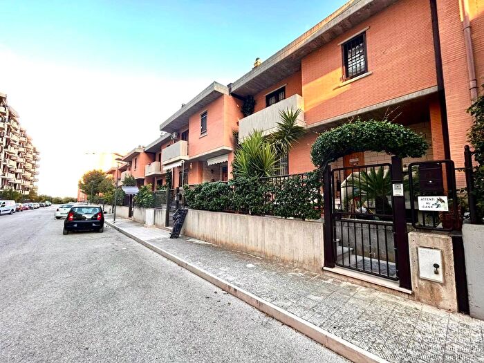 Casa con 6 locali in vendita in Via Pirandello, Lucera