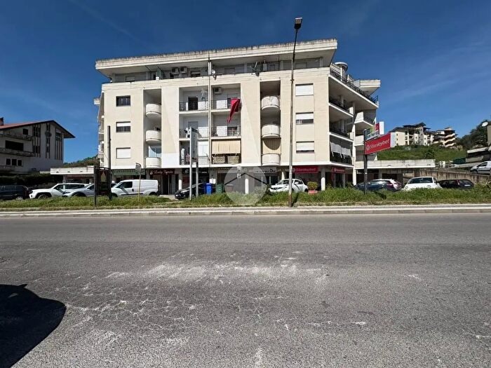 Appartamento trilocale in vendita in Via Trieste, Montalto Uffugo