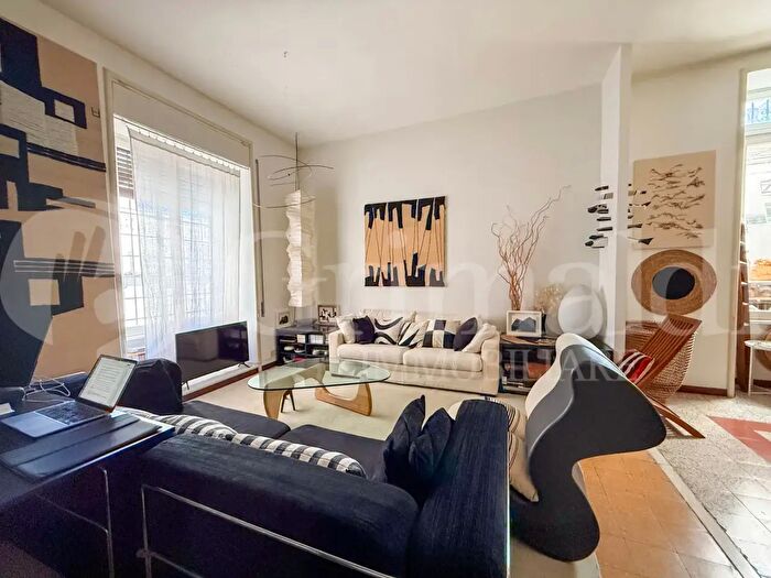 Appartamento trilocale in vendita in Via Giuseppe Parini, Roma